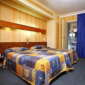 Modern Est Hotel